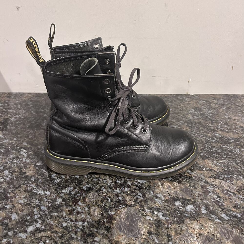 Doc Martens AirWair 11821 AW004 8-Eye Combat Boots Black Leather Women's Size 8